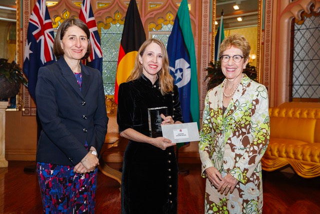 Prof Stephanie Watson receiving 2019 Premier's Award
